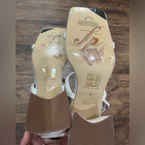 Free People Off White Parker Chain‎ Sandals Sz. 39 NWOB - Picture 11 of 12